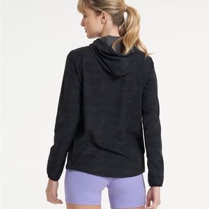 Vuori Outdoor Trainer Shell - brand new